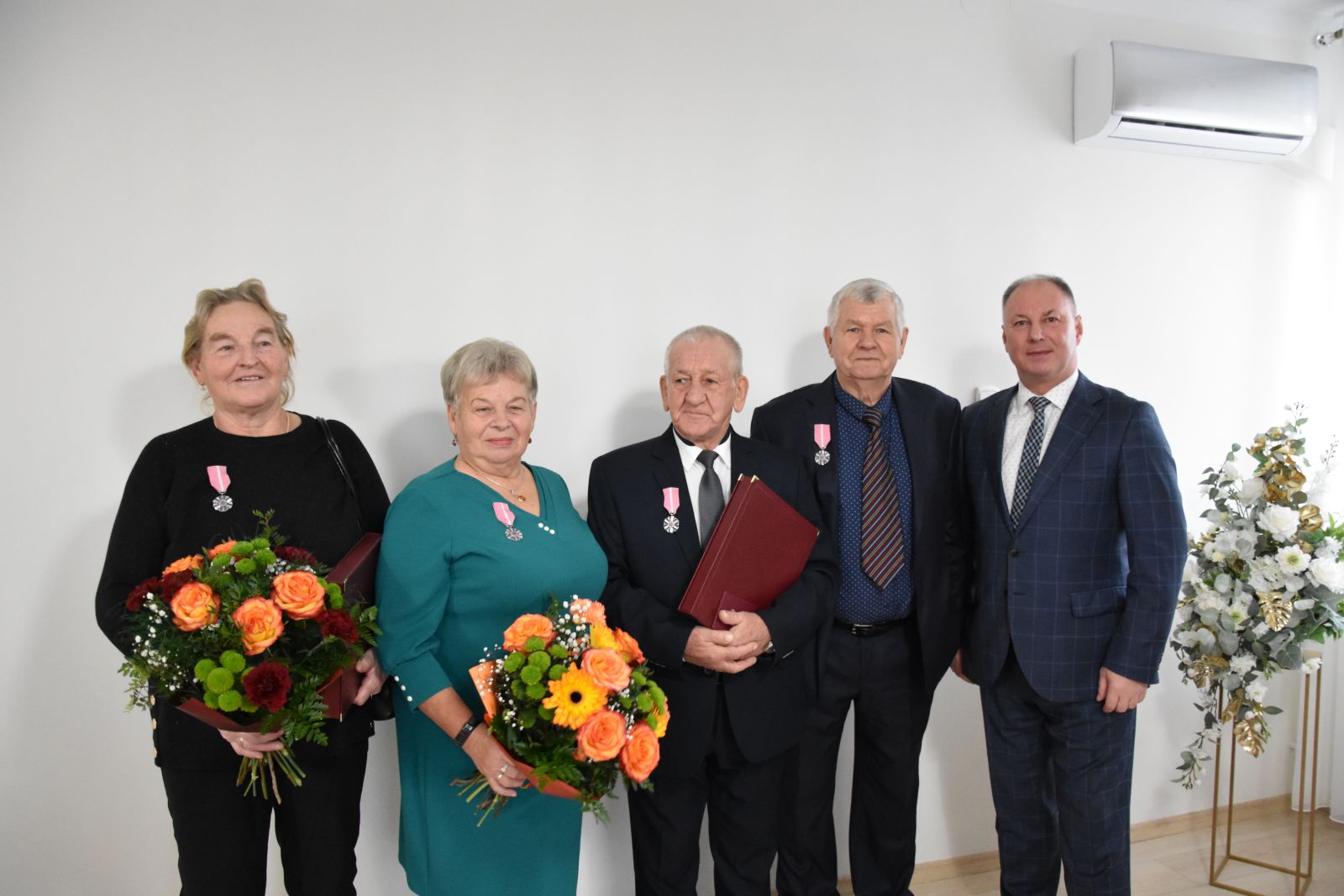 Zdjęcie: Medale za długoletnie pożycie małżeńskie.