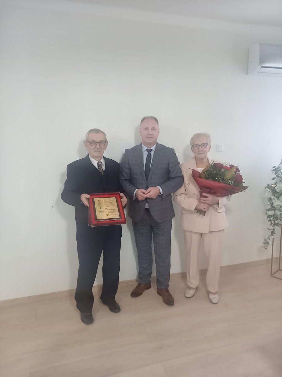 Zdjęcie: Medale za długoletnie pożycie małżeńskie.