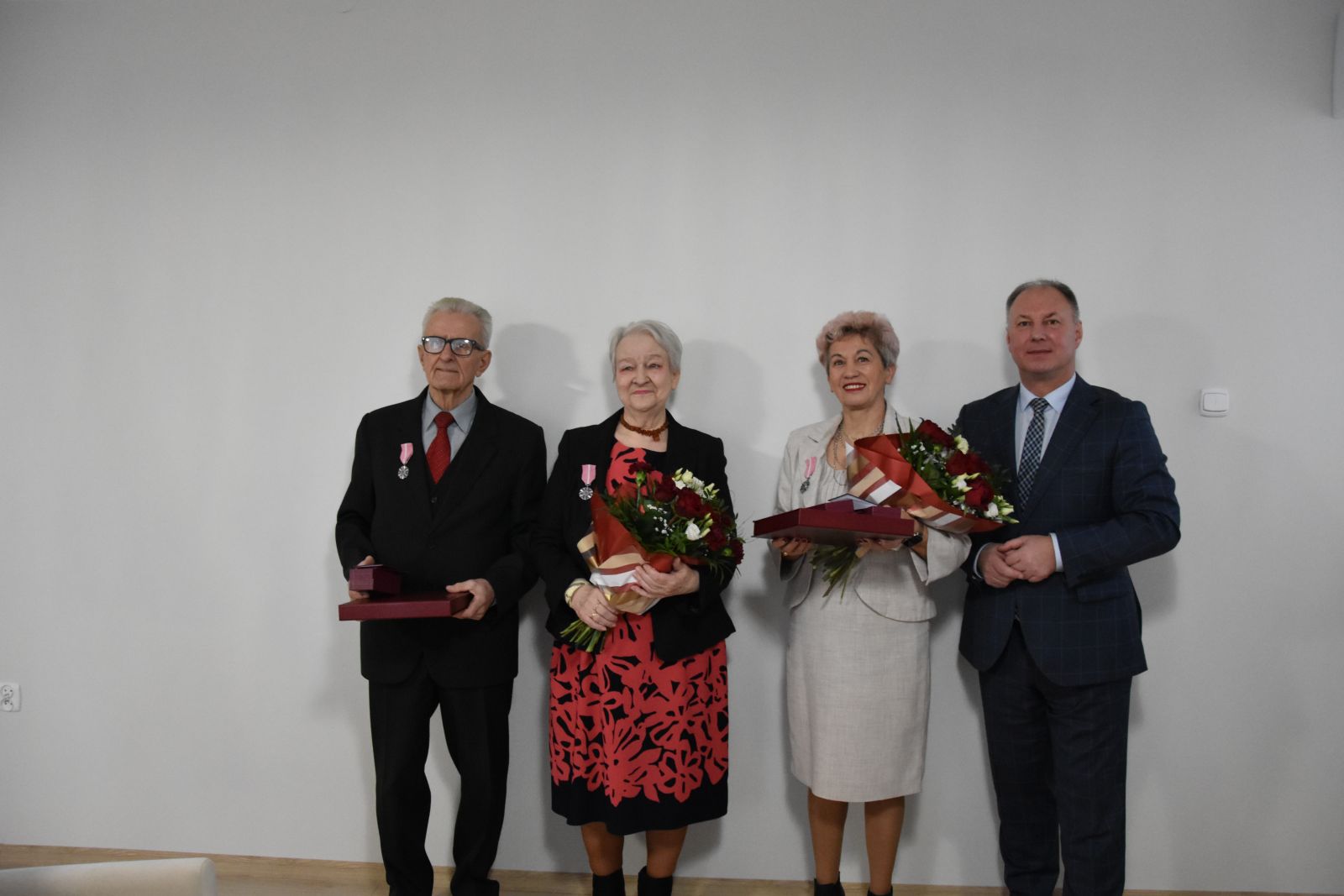 Zdjęcie: Medale za długoletnie pożycie małżeńskie.