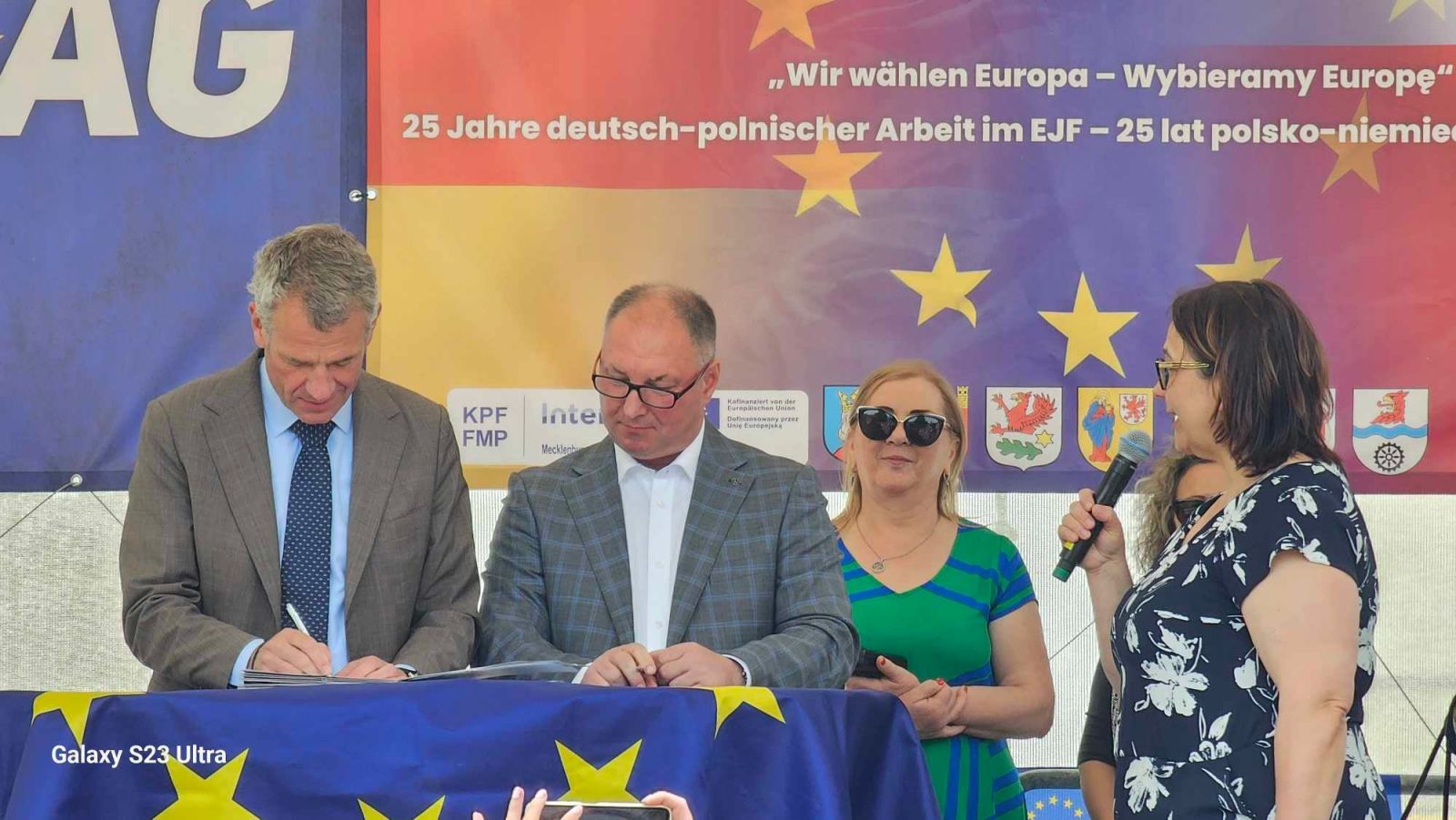Zdjęcie: Porozumienie o wzajemnej współpracy pomiędzy EJF gemeinnützige AG a Gminą Banie zostało zawarte.